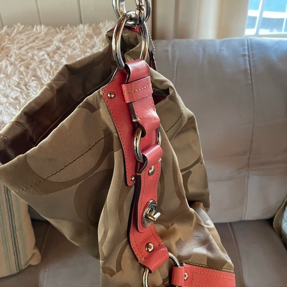 Coach - Picture 2 of 7